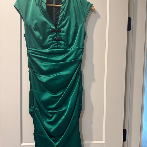 Le Chateau Emerald Green Dress - Picture 2 of 9